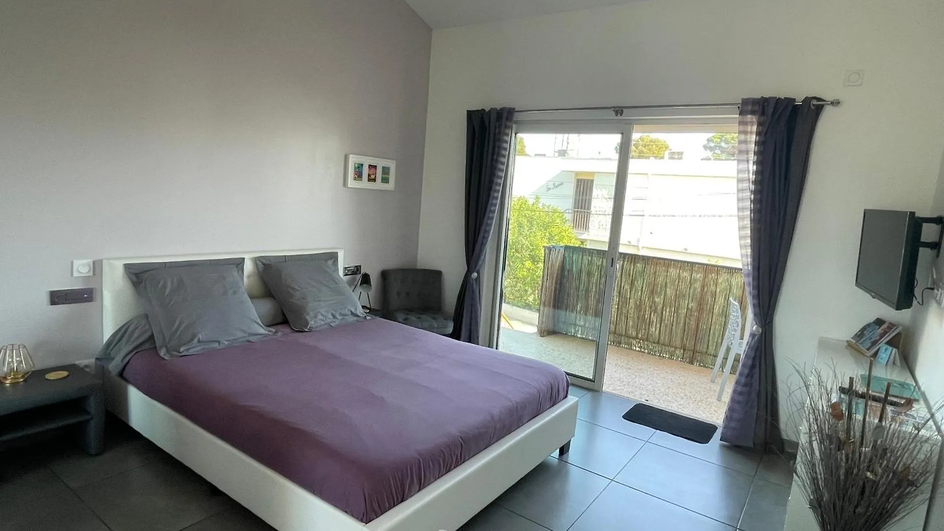 Apartment Plage A 400 M Studio Tout Confort Terrasse Clim Parking Hyeres