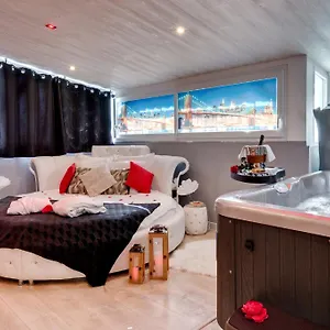 https://suite-brooklyn-jacuzzi.hotels-rhonealpes.com